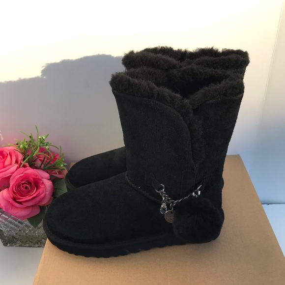 UGG Classic Short Charm - Picture 8 of 8